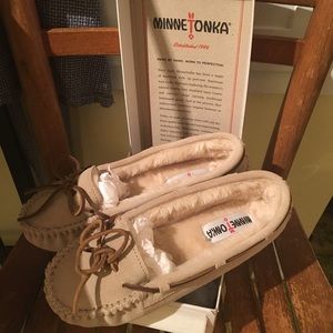 Minnetonka size 7 moccasins/house shoes.